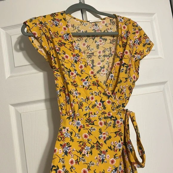 Zaberry floral and yellow maxi/midi wrap dress-medium - Picture 5 of 6